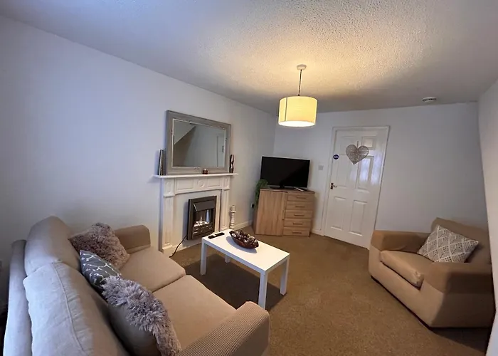 Bluebell House 2 Bedroom With Parking And Garden